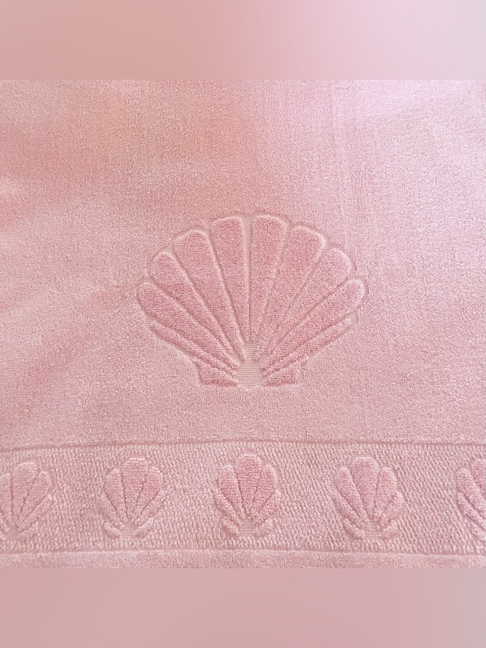 Vintage JCPENNEY Bath Towel Sculpted Shell Pink Cotton 25x42